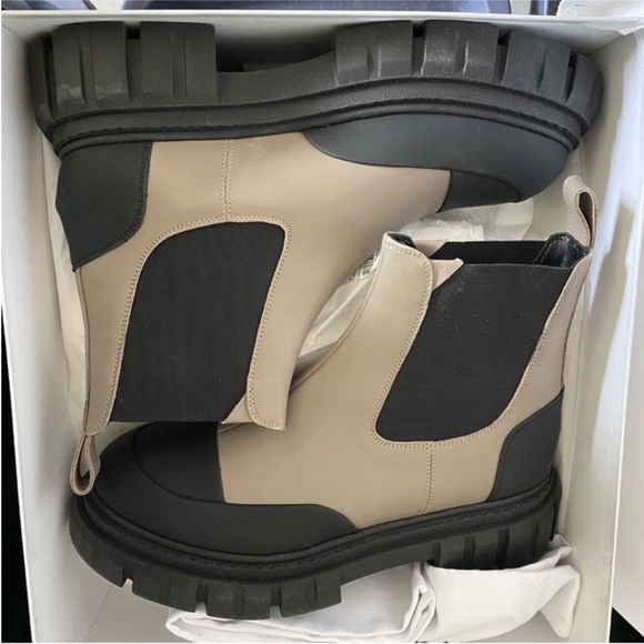 La Canadienne Kyree Chunky Boot Size 39 1/2 - Picture 3 of 4